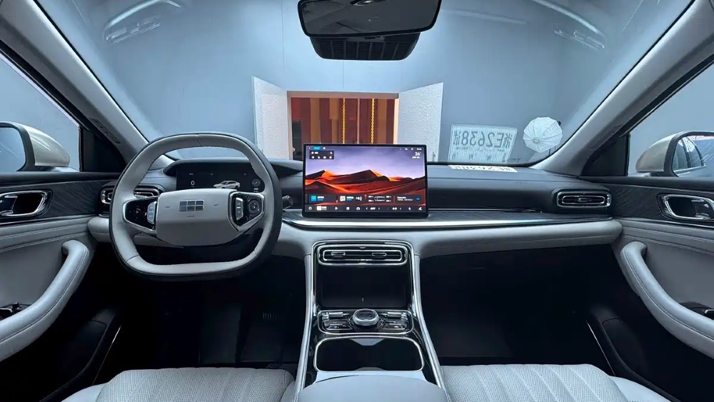  Новый гибридный седан Geely Galaxy Starshine 6 представили в Китае. Первые фотографии