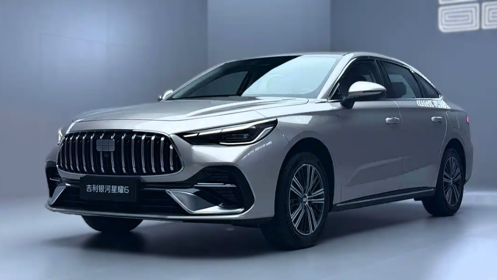  Новый гибридный седан Geely Galaxy Starshine 6 представили в Китае. Первые фотографии