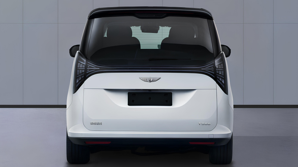  Раскрыты характеристики нового минивэна Geely. У него 8 мест и последовательный гибрид