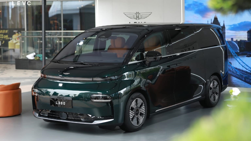  Раскрыты характеристики нового минивэна Geely. У него 8 мест и последовательный гибрид