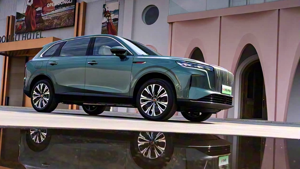  «С британским акцентом». Новый кроссовер Hongqi HS6 PHEV представили в Китае