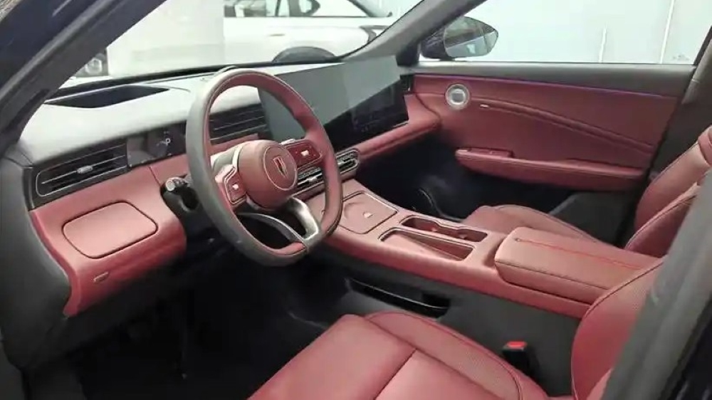  «С британским акцентом». Новый кроссовер Hongqi HS6 PHEV представили в Китае