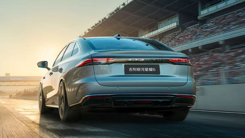  Седан Geely Galaxy Starshine 6 уже можно заказать. Это гибридная копия нового Emgrand