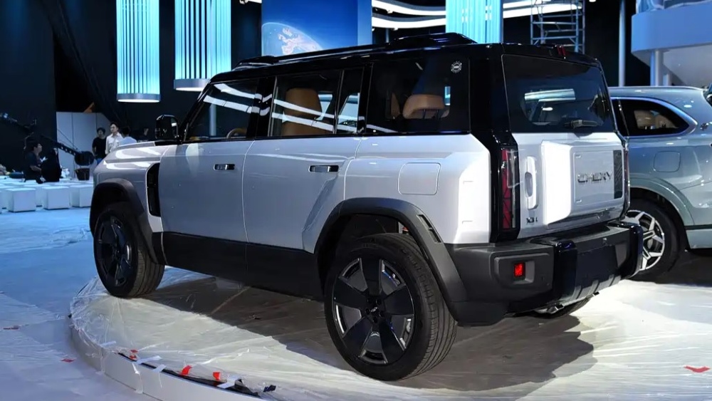 В Чэнду дебютировал Chery Fulwin X3L. В России этот кроссовер ждут под маркой iCaur