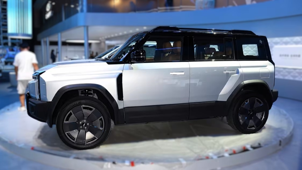  В Чэнду дебютировал Chery Fulwin X3L. В России этот кроссовер ждут под маркой iCaur