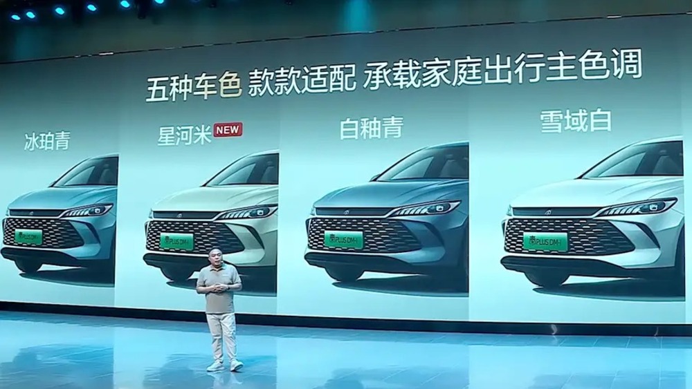  В Китае начали продажи обновленных седанов BYD Qin Plus. Подробности и цены