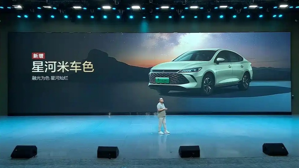  В Китае начали продажи обновленных седанов BYD Qin Plus. Подробности и цены
