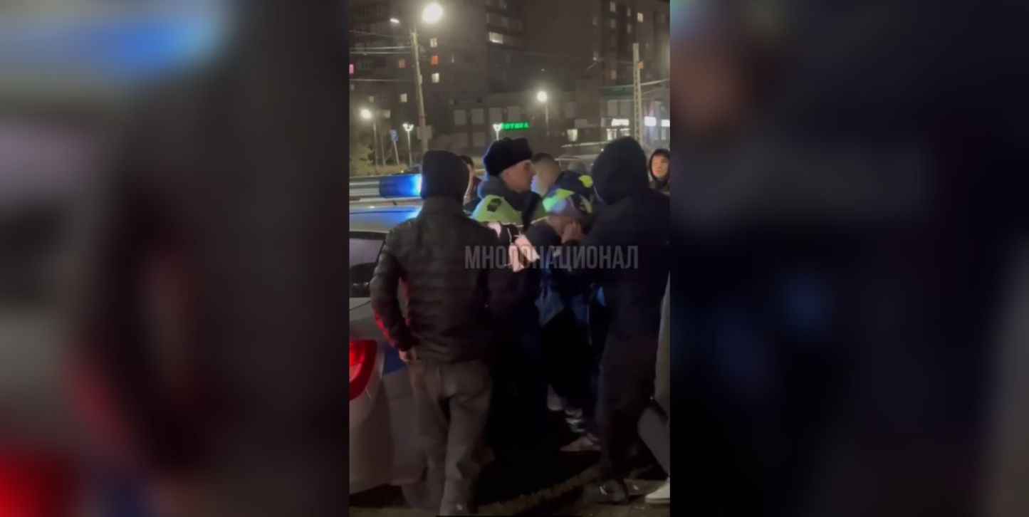 как полиция боится 14-летних мигрантов