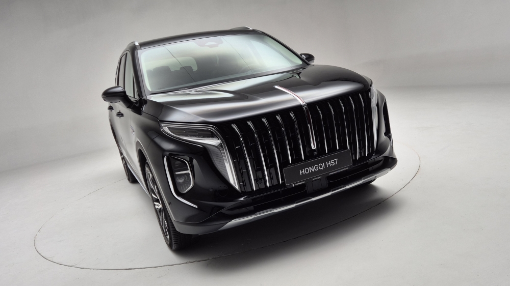  Знакомство с Hongqi HS7 в студийном свете и белых тапках. Первый взгляд Александра Андреева