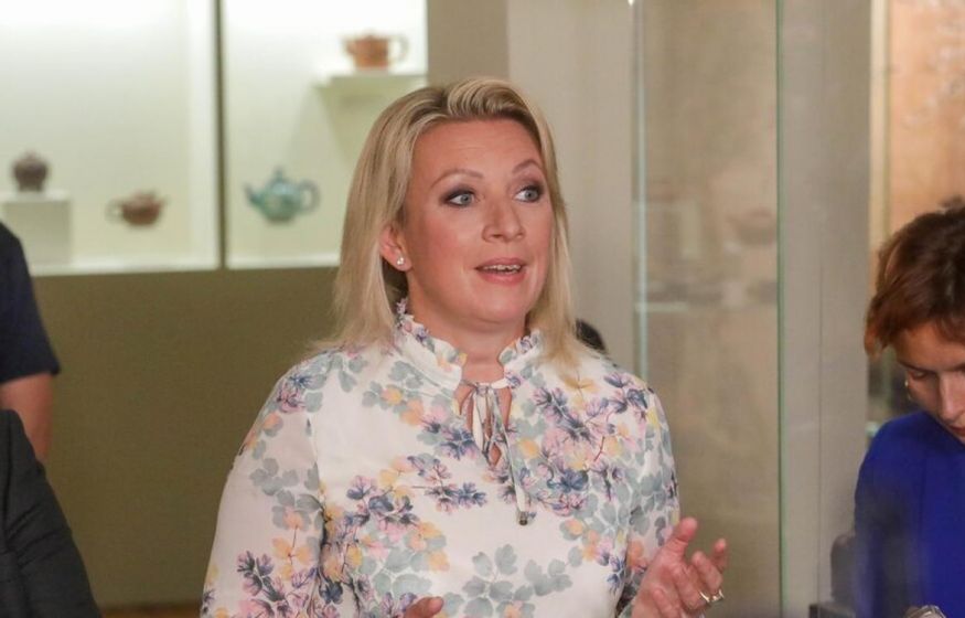 Захарова потроллила Макрона
