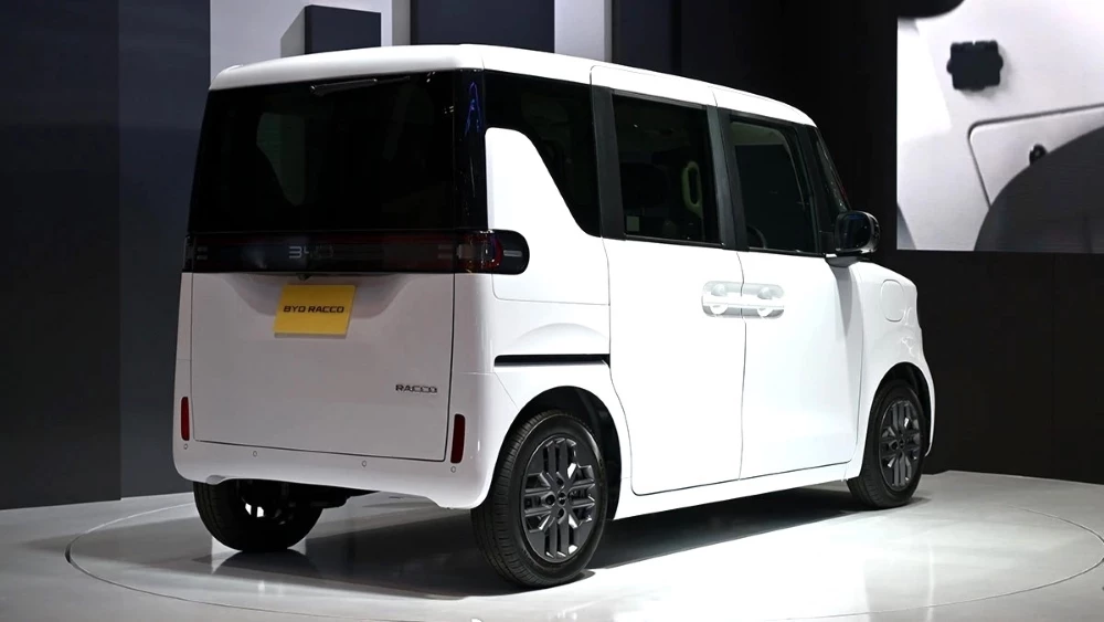 BYD представил свой первый кей-кар. Он создан специально для Японии