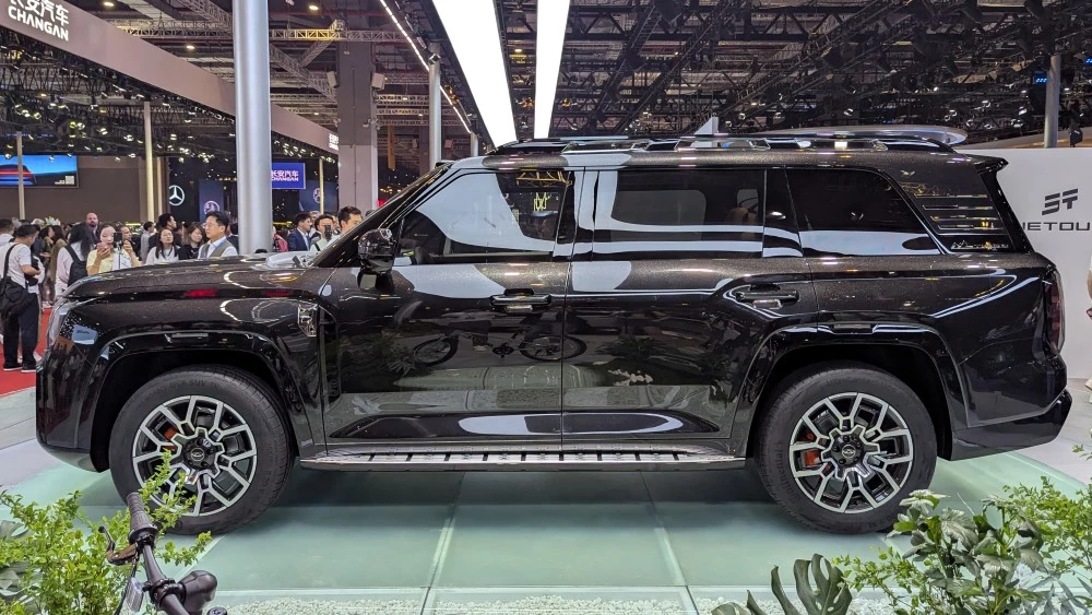 Chery показала обновленный Tiggo 9L в Китае. Дизайн кроссовера изменили до старта продаж