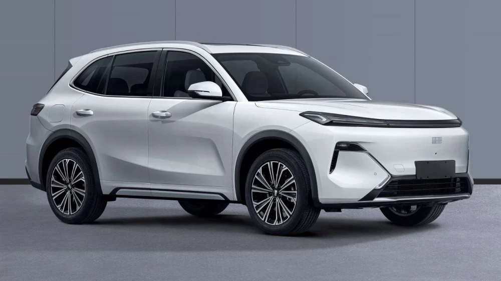 Geely перевела две модели на альтернативное топливо. Одну из них ждут в России