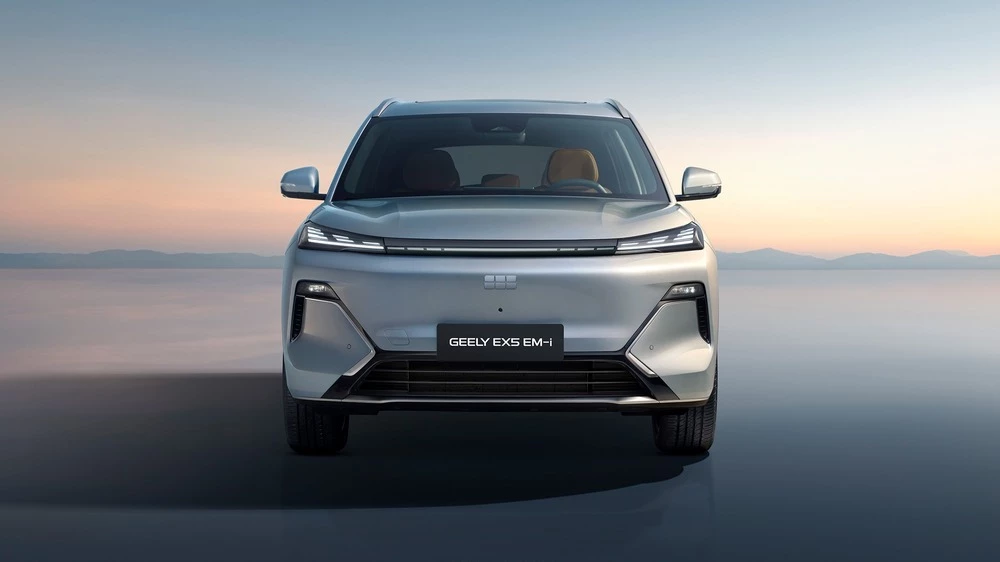 Geely раскрыла подробности о гибридном кроссовере EX5 EM-i для России. Его уже знают в Беларуси