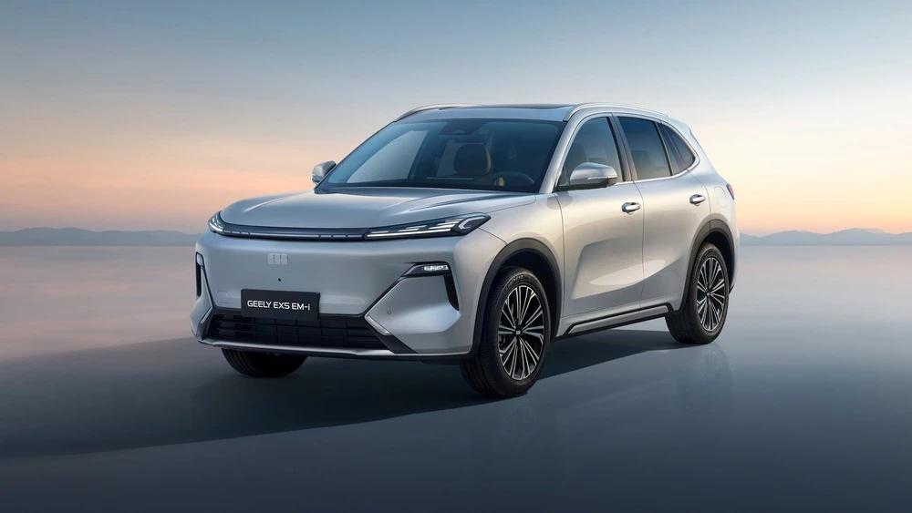 Geely раскрыла подробности о гибридном кроссовере EX5 EM-i для России. Его уже знают в Беларуси