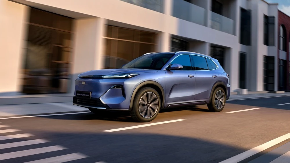 Geely раскрыла подробности о гибридном кроссовере EX5 EM-i для России. Его уже знают в Беларуси