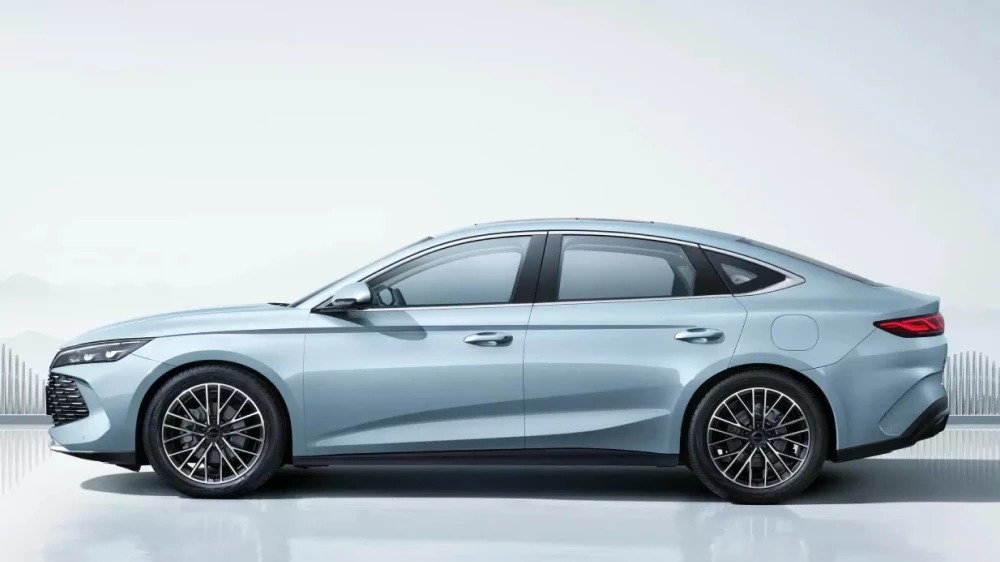 Гибридный седан BYD Seal 6 вышел в предзаказ в Узбекистане. В Китае новинку знают как Qin L