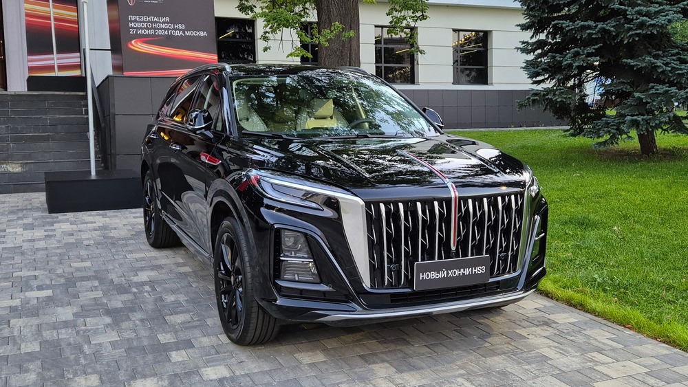  Hongqi представила в Китае обновленный HS3 PHEV. Кроссовер проезжает на 8 км больше