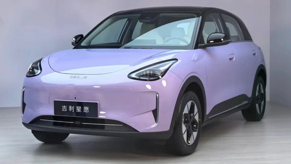  Обновленный Geely Xingyuan вышел на рынок Китая. Скоро его локализуют в Беларуси