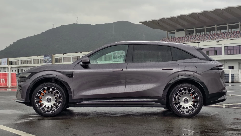 Обновленный Zeekr 7X вышел на рынок Китая. Больше мощности и опций по той же цене