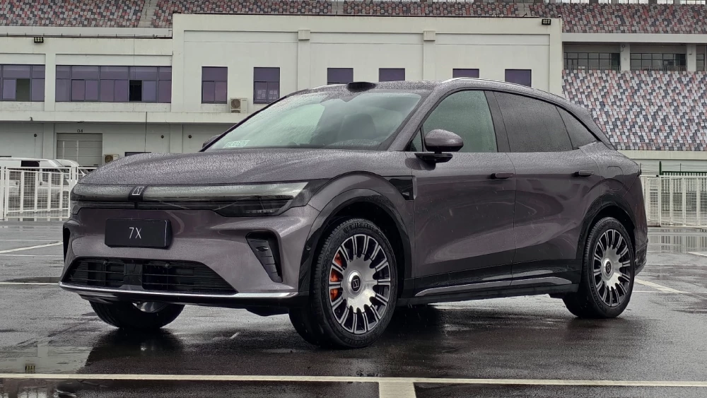 Обновленный Zeekr 7X вышел на рынок Китая. Больше мощности и опций по той же цене