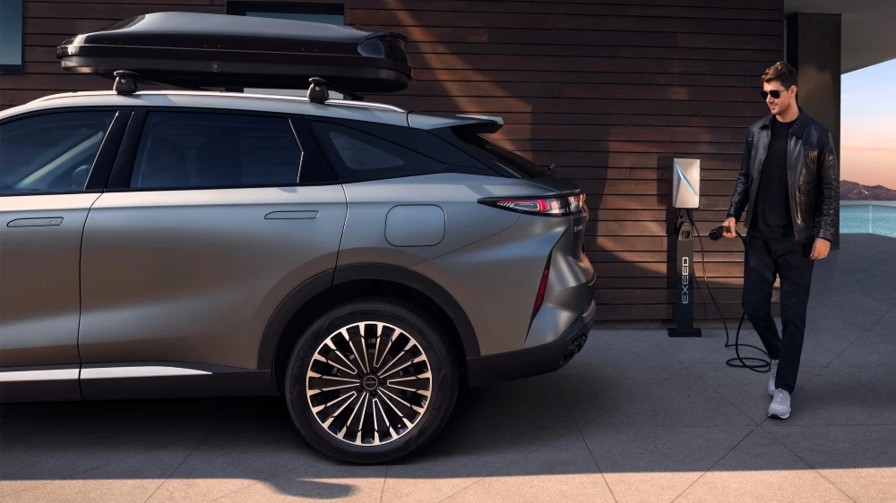  Продажи гибридного Exeed RX PHEV начались в Казахстане. Сколько стоит и как оснащается