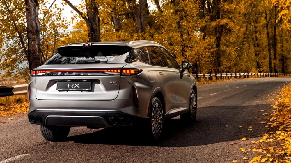  Продажи гибридного Exeed RX PHEV начались в Казахстане. Сколько стоит и как оснащается