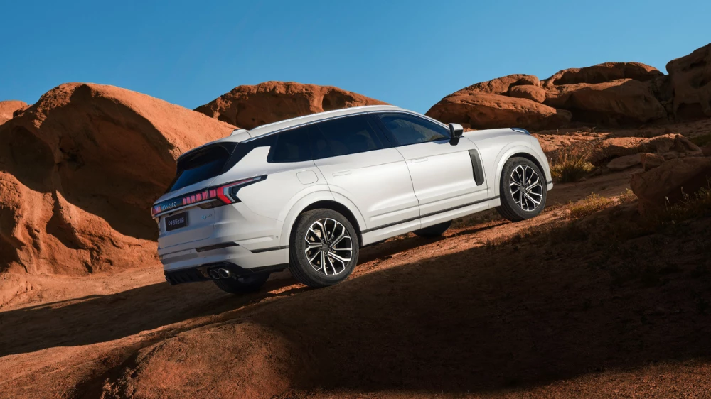 Российский дилер объявил старт продаж Nordcross 001. Это близнец Lynk & Co 09