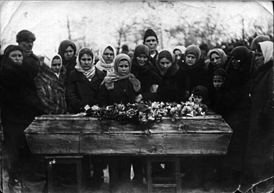 ПОХОРОННЫЕ ТРАДИЦИИ В РОССИИ: ПОЧЕМУ ДАЖЕ АТЕИСТЫ СТАНОВИТСЯ ВЕРУЮЩИМИ