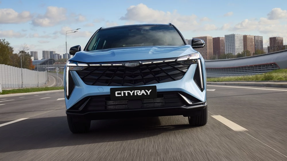 Седан и электрокроссовер Geely начнут собирать в Казахстане. Что это за модели