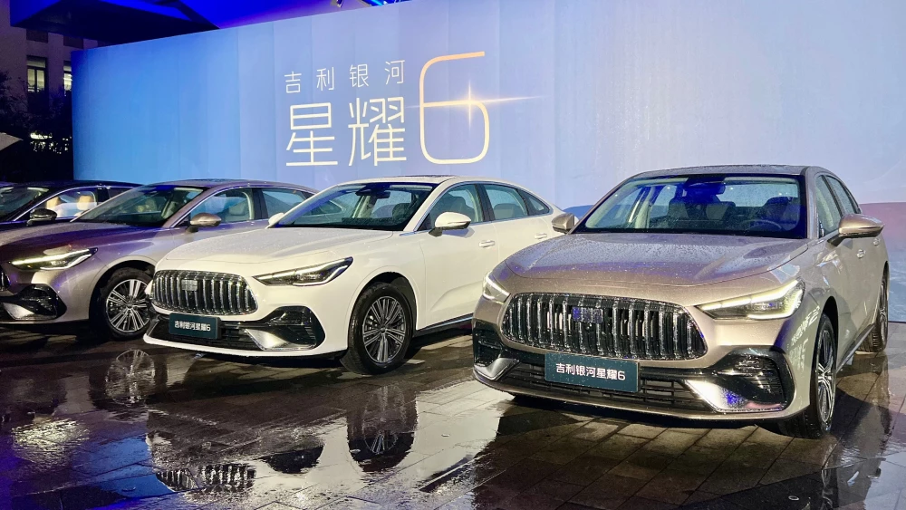 Шокировал ценой. Geely Galaxy Starshine 6 назвали в Китае «дешевым Mercedes»