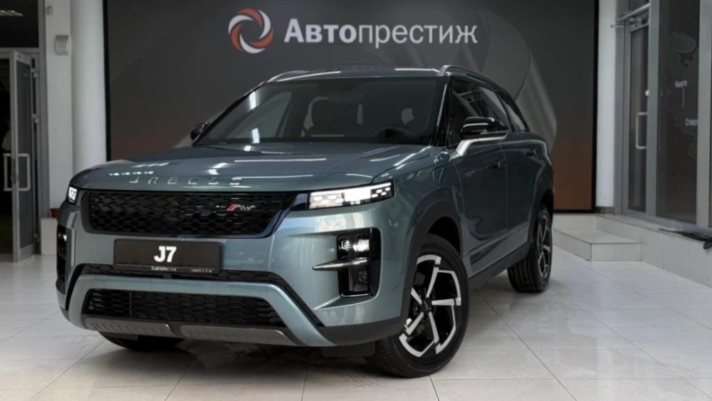 «Спецверсия напрашивалась сама». Сколько Jaecoo J7 с «лицом» Land Rover поступило к дилерам