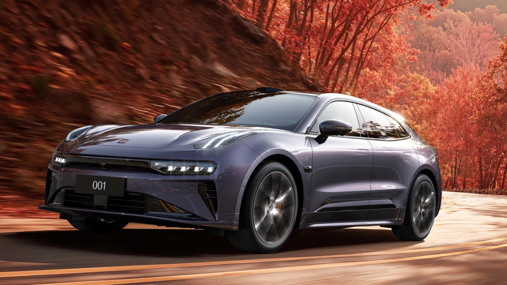  Старт продаж обновленного Zeekr 001 объявили в Китае. Лифтбэк стал на уровень лучше, но не дороже
