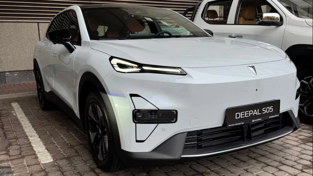 «Убийца» Lixiang и автомобиль-трансформер. Планы брендов Avatr и Deepal раскрыли в России