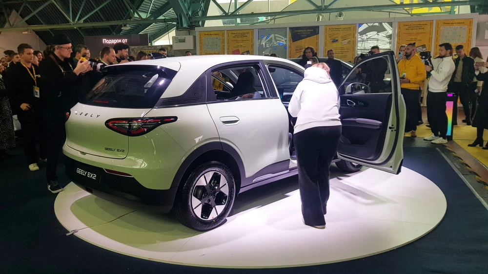 В Беларуси стартовал предзаказ на хэтчбэки Geely EX2 местной сборки. Цены и комплектации