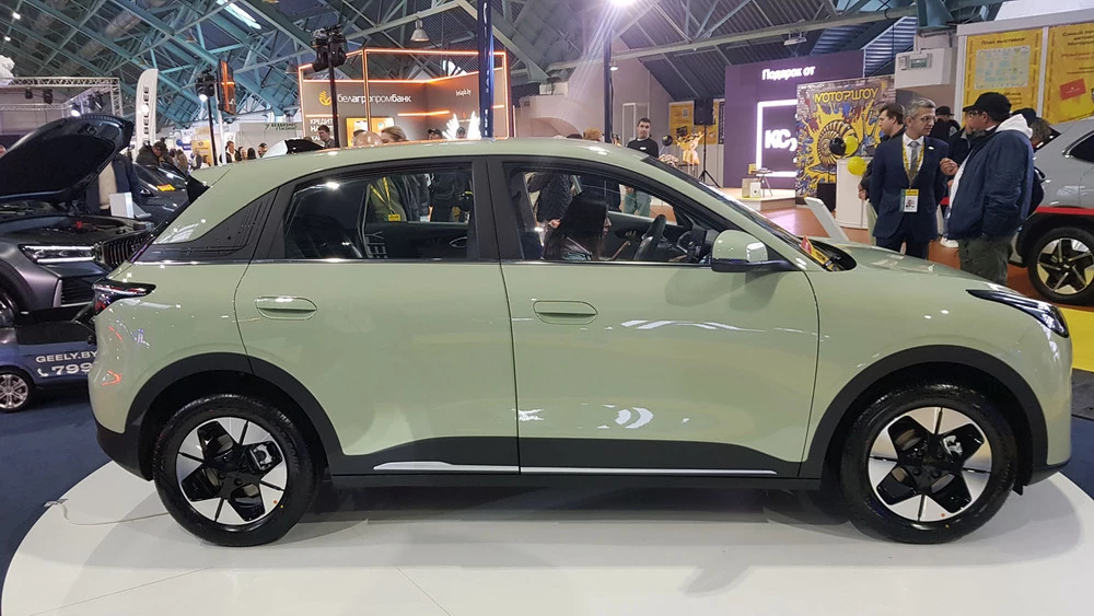 В Беларуси стартовал предзаказ на хэтчбэки Geely EX2 местной сборки. Цены и комплектации
