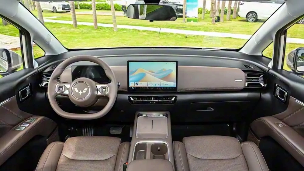 В Китае начались предпродажи семейного Wuling Starlight 730. Он крупнее и дешевле «Ларгуса»