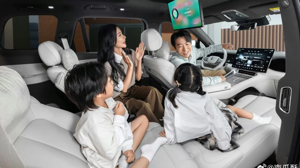 В Китае начались продажи кроссовера Denza N8L. Он намного доступнее N9