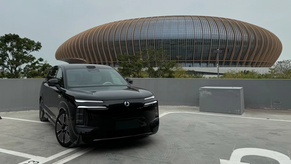 В Китае начались продажи кроссовера Denza N8L. Он намного доступнее N9