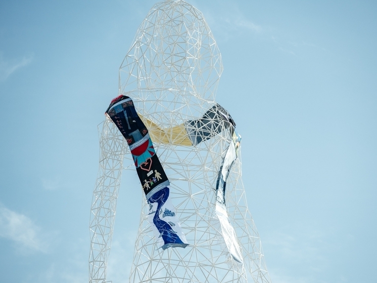 Карельский шарф с национальными мотивами появился на скульптуре «Ассоль» в Крыму