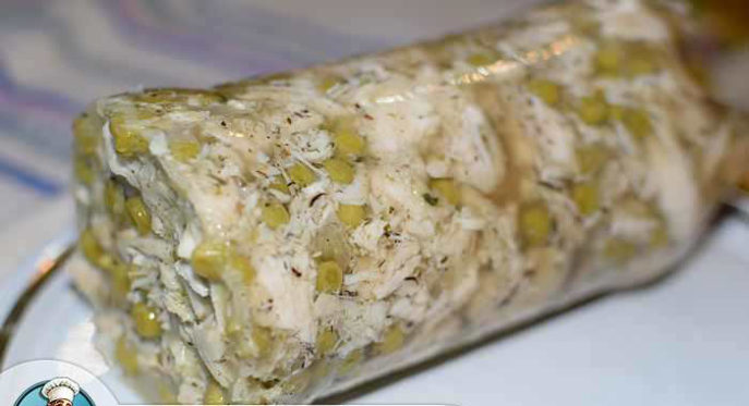 Превращаем салат в рулет на замену колбасе. Засыпаем в бутылку и добавляем желатин с кефиром