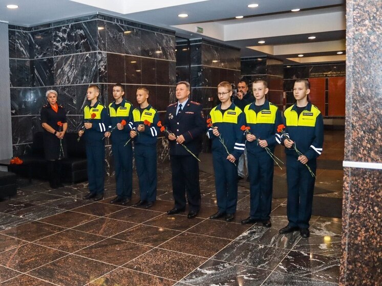 В Карелии кадеты и сотрудники Госавтоинспекции почтили память погибших полицейских