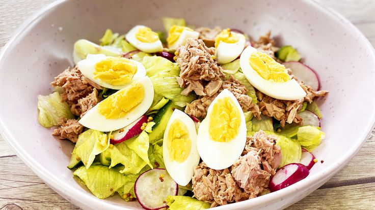 Салат с консервированным тунцом. 9 очень вкусных рецептов с фото