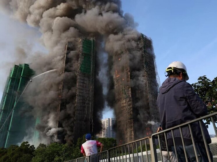 Трое арестованы после страшного пожара в высотном жилкомплексе с десятками жертв