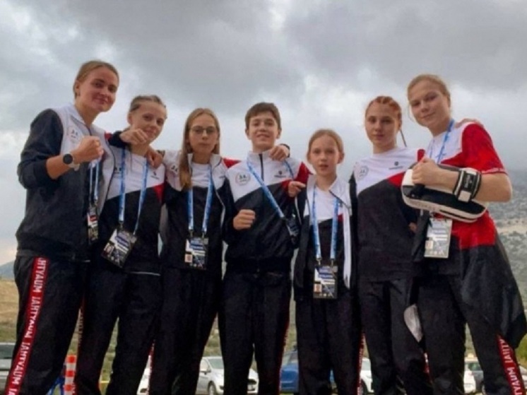 Жители Петрозаводска тепло встретили вернувшихся с европейского чемпионата боксеров