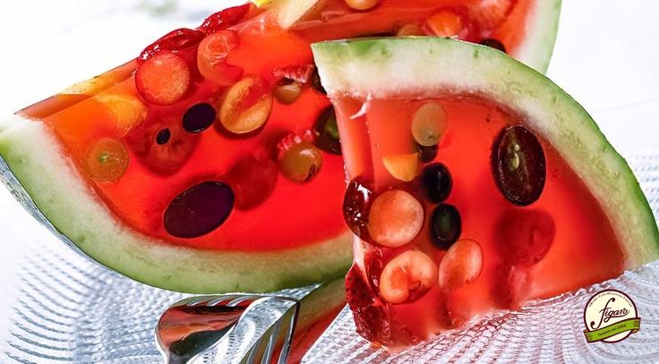 Фруктовое желе в арбузе