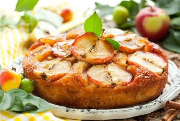 Шарлотка с яблоками в духовке: лучшие рецепты с фото