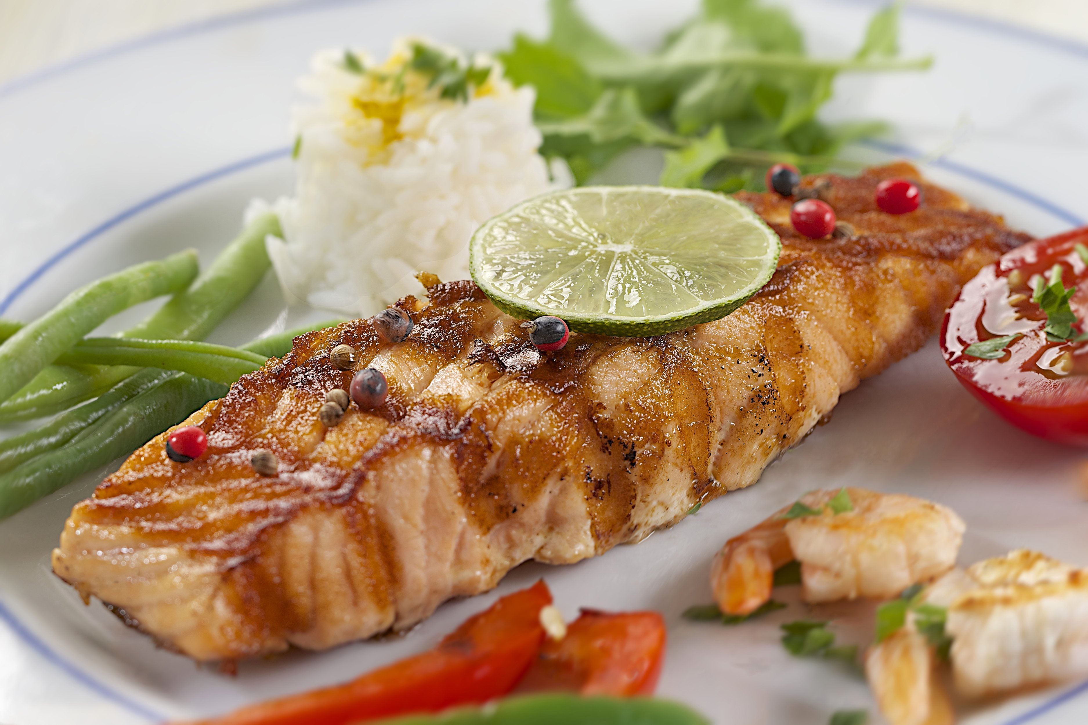 Чем полить жареную рыбу перед подачей на стол: вы будете в восторге от вкуса блюда