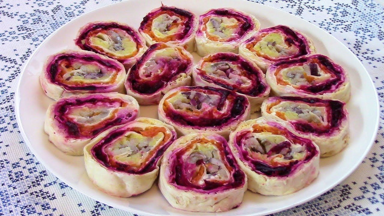 Яичные блинчики с селёдкой