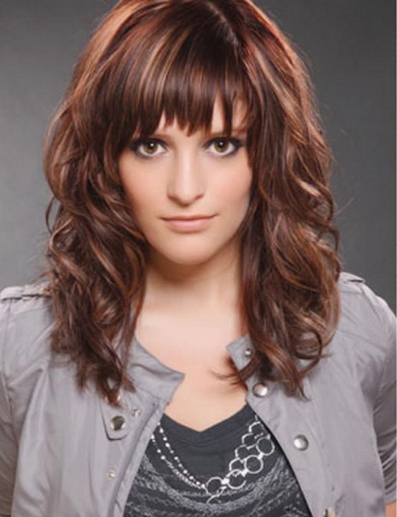 Каскад на вьющиеся волосы: обзор популярных моделей стрижек, техника выполнения, фото